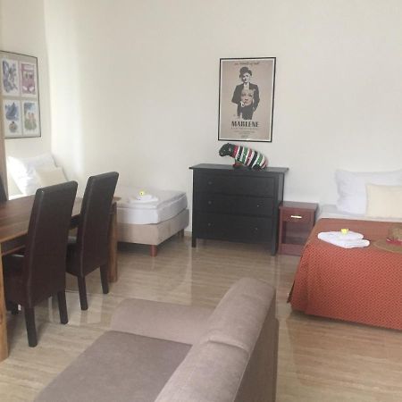 Apartman Za Radnici Valtice Luaran gambar