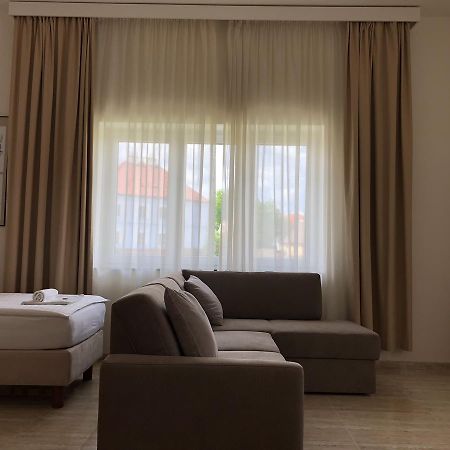 Apartman Za Radnici Valtice Luaran gambar