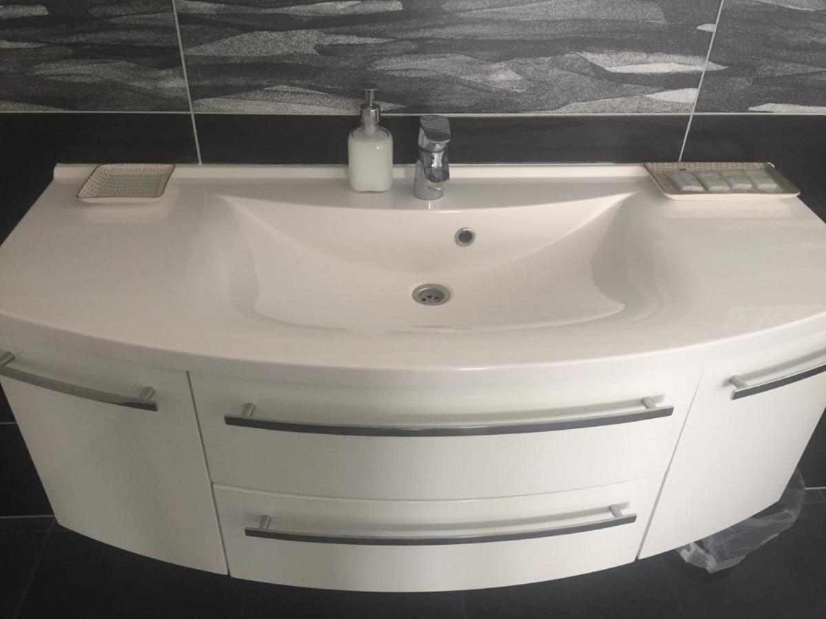Apartman Za Radnici Valtice Luaran gambar