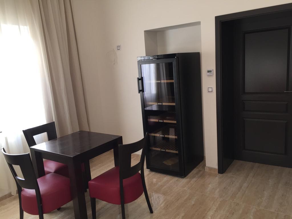 Apartman Za Radnici Valtice Luaran gambar