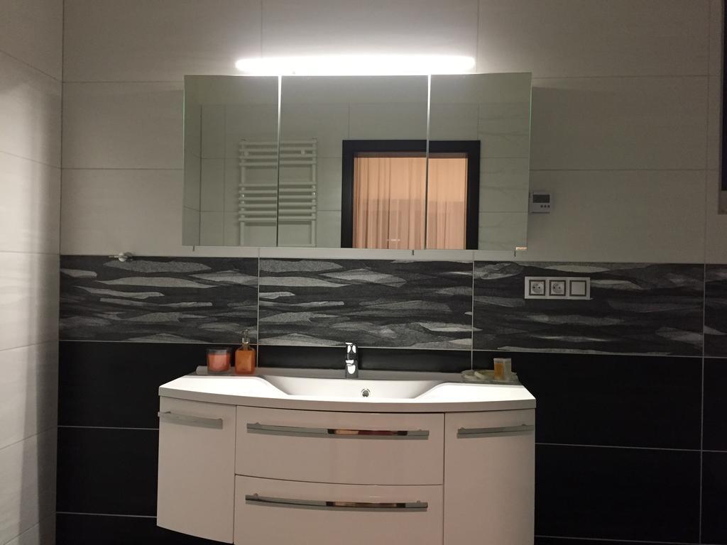 Apartman Za Radnici Valtice Luaran gambar