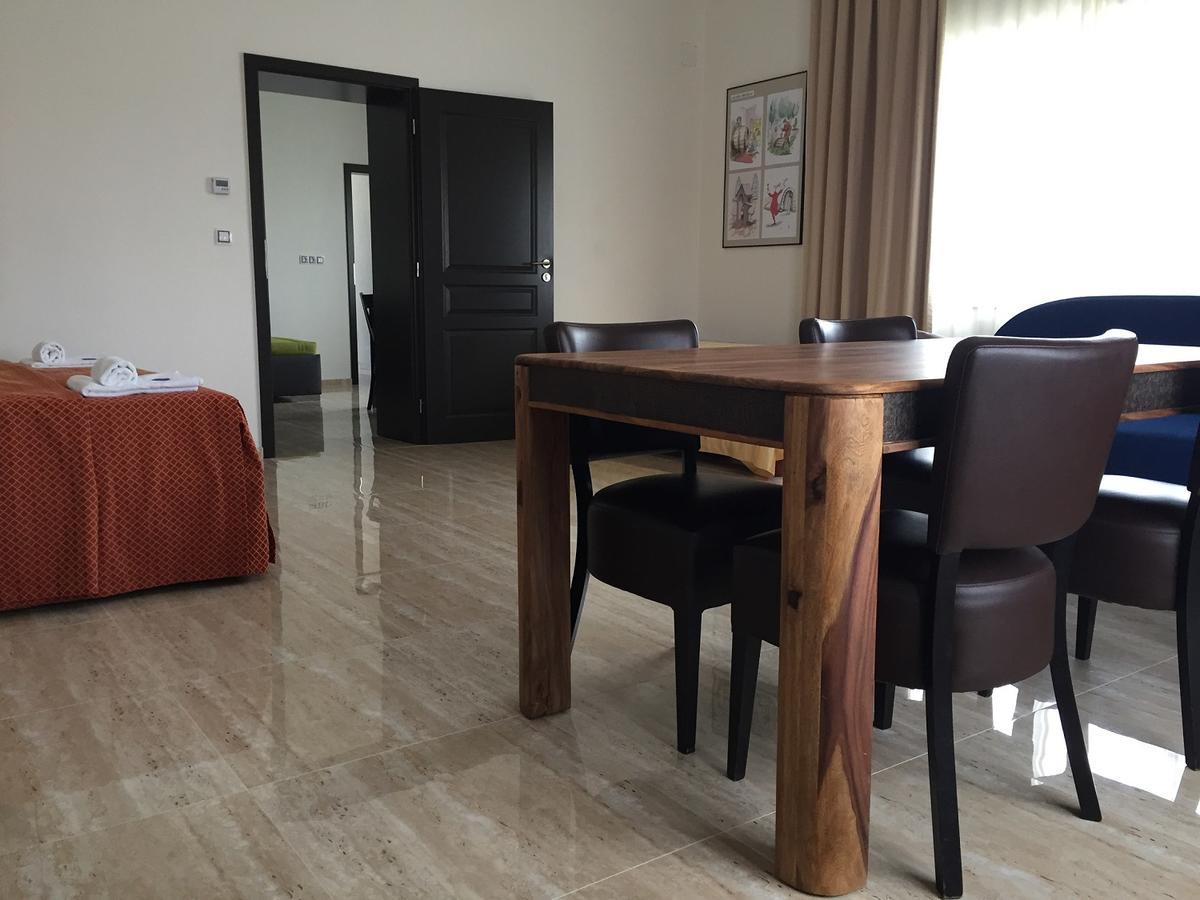 Apartman Za Radnici Valtice Luaran gambar