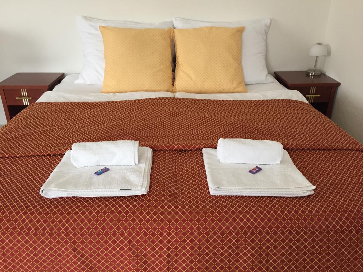 Apartman Za Radnici Valtice Luaran gambar
