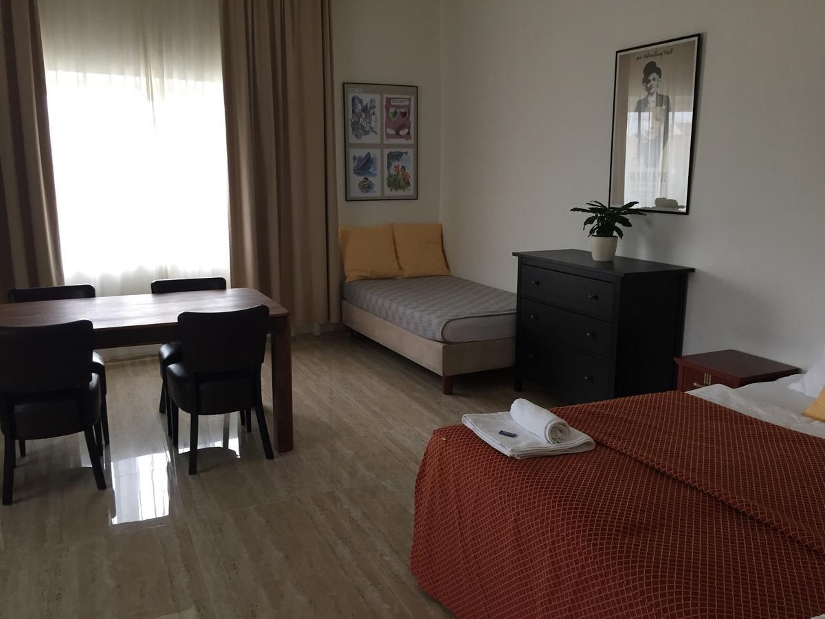 Apartman Za Radnici Valtice Luaran gambar