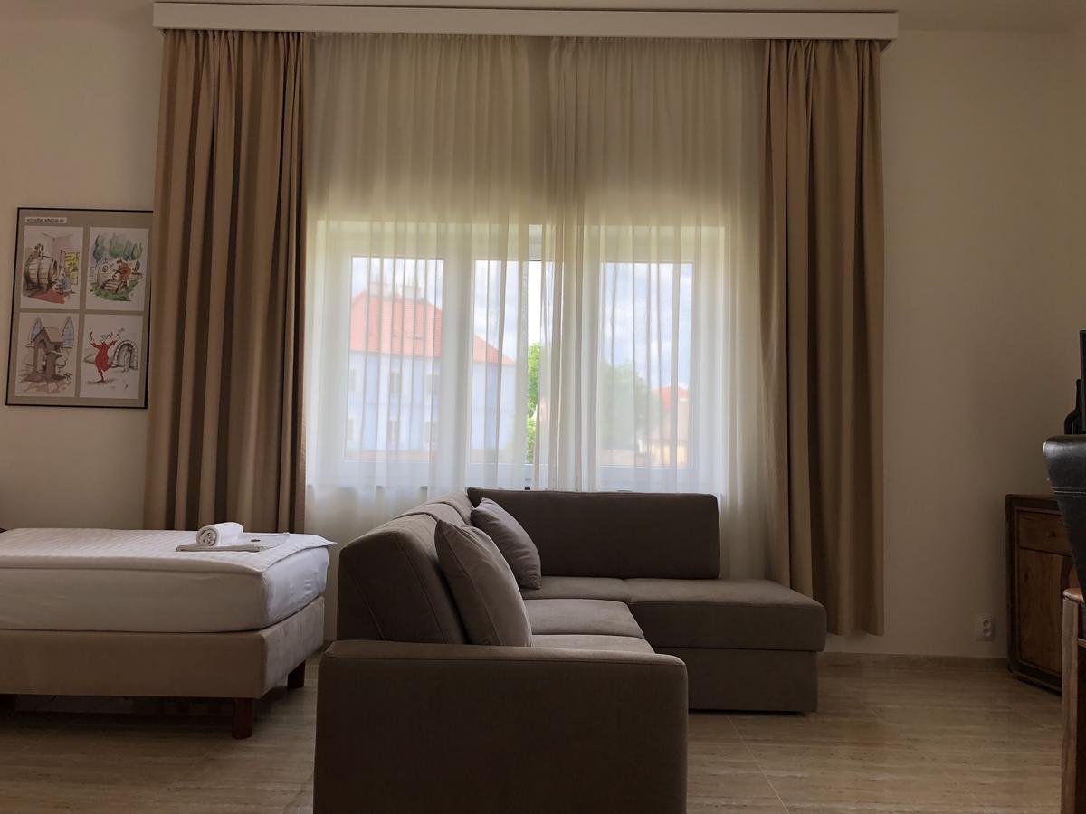Apartman Za Radnici Valtice Luaran gambar