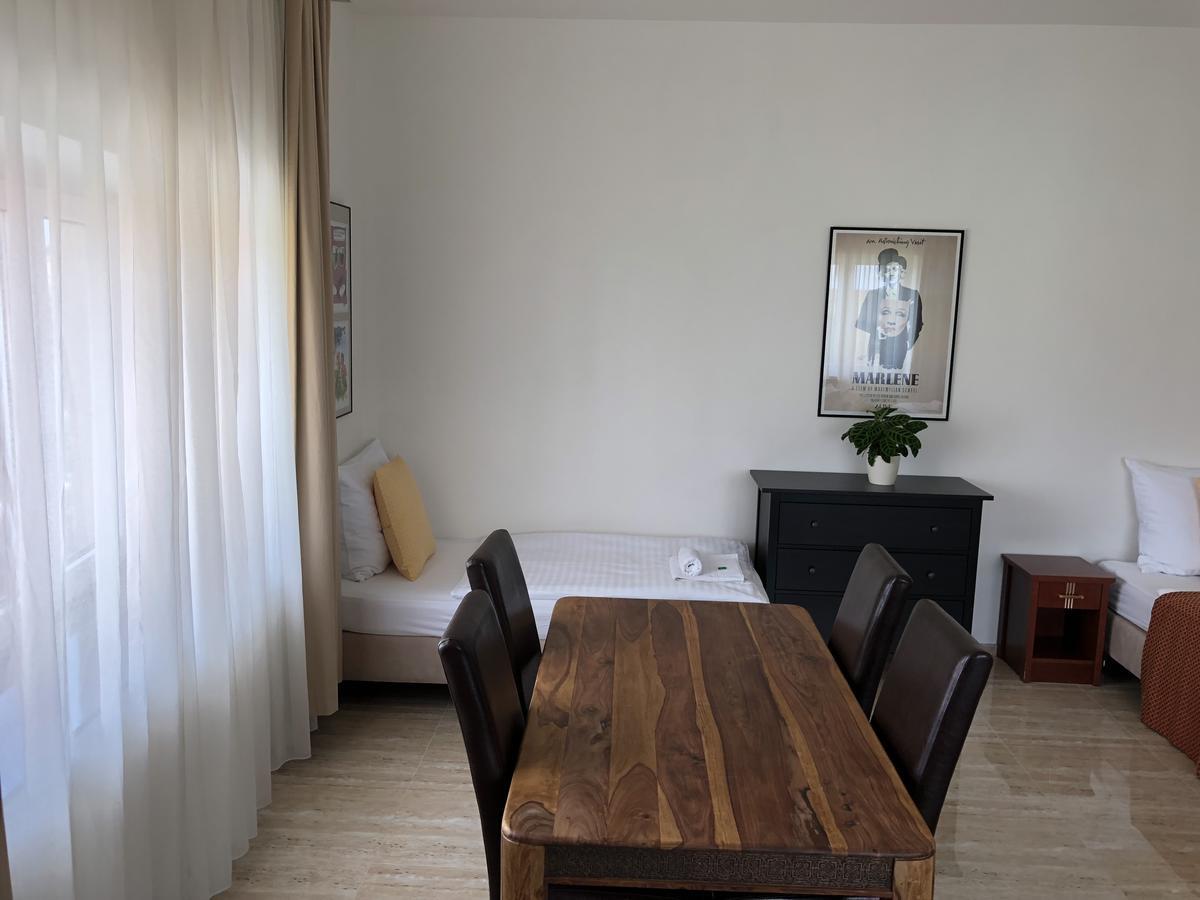 Apartman Za Radnici Valtice Luaran gambar
