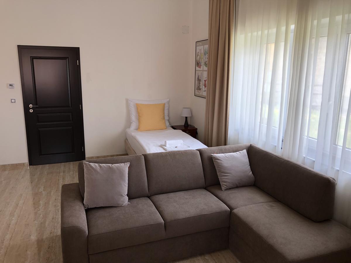 Apartman Za Radnici Valtice Luaran gambar