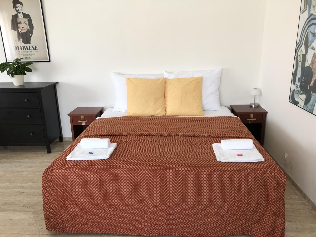 Apartman Za Radnici Valtice Luaran gambar
