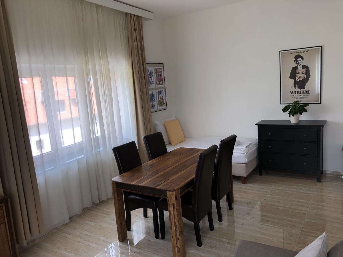 Apartman Za Radnici Valtice Luaran gambar